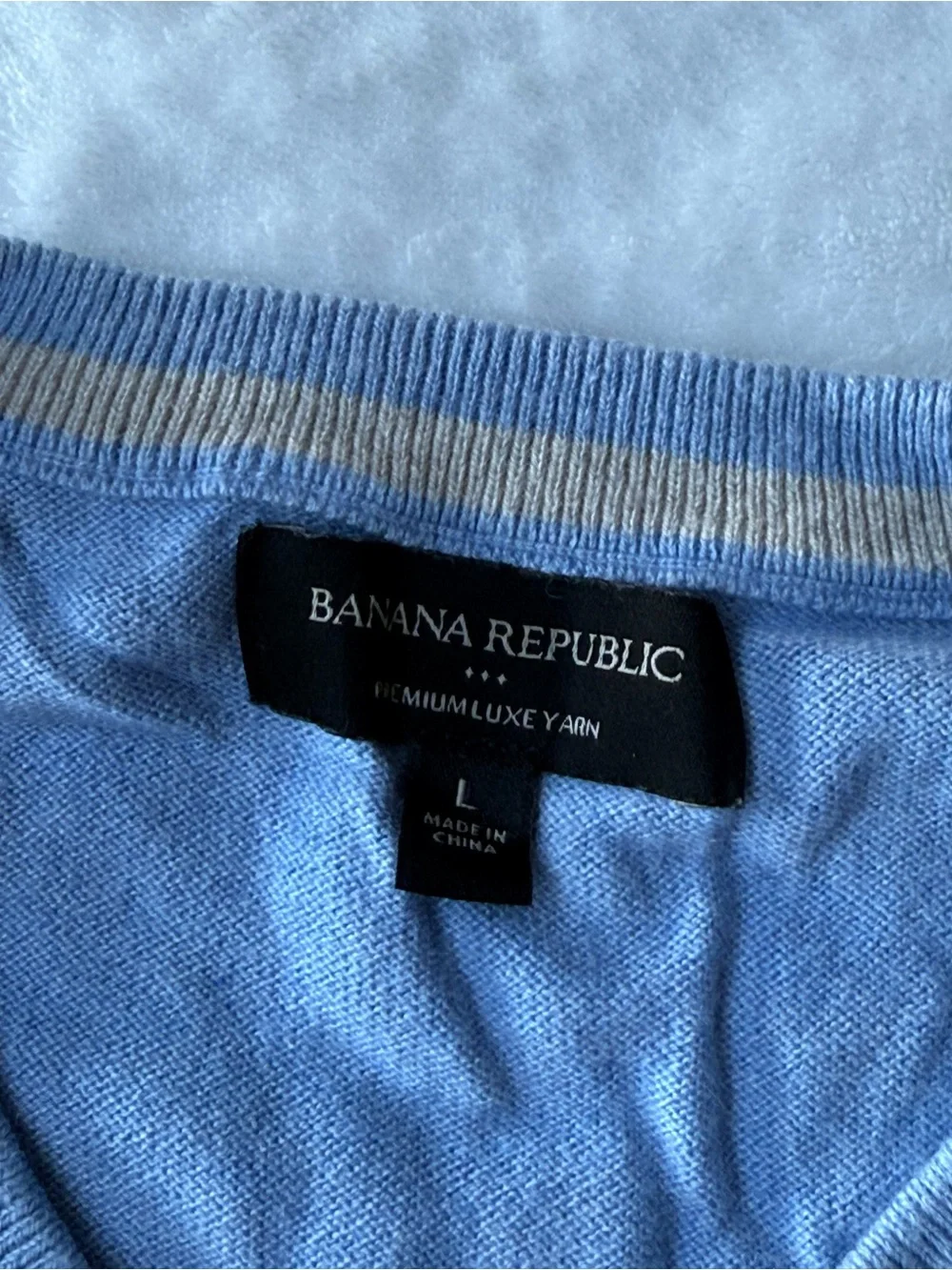 Banana Republic Men's Sky Blue V-Neck Sweater